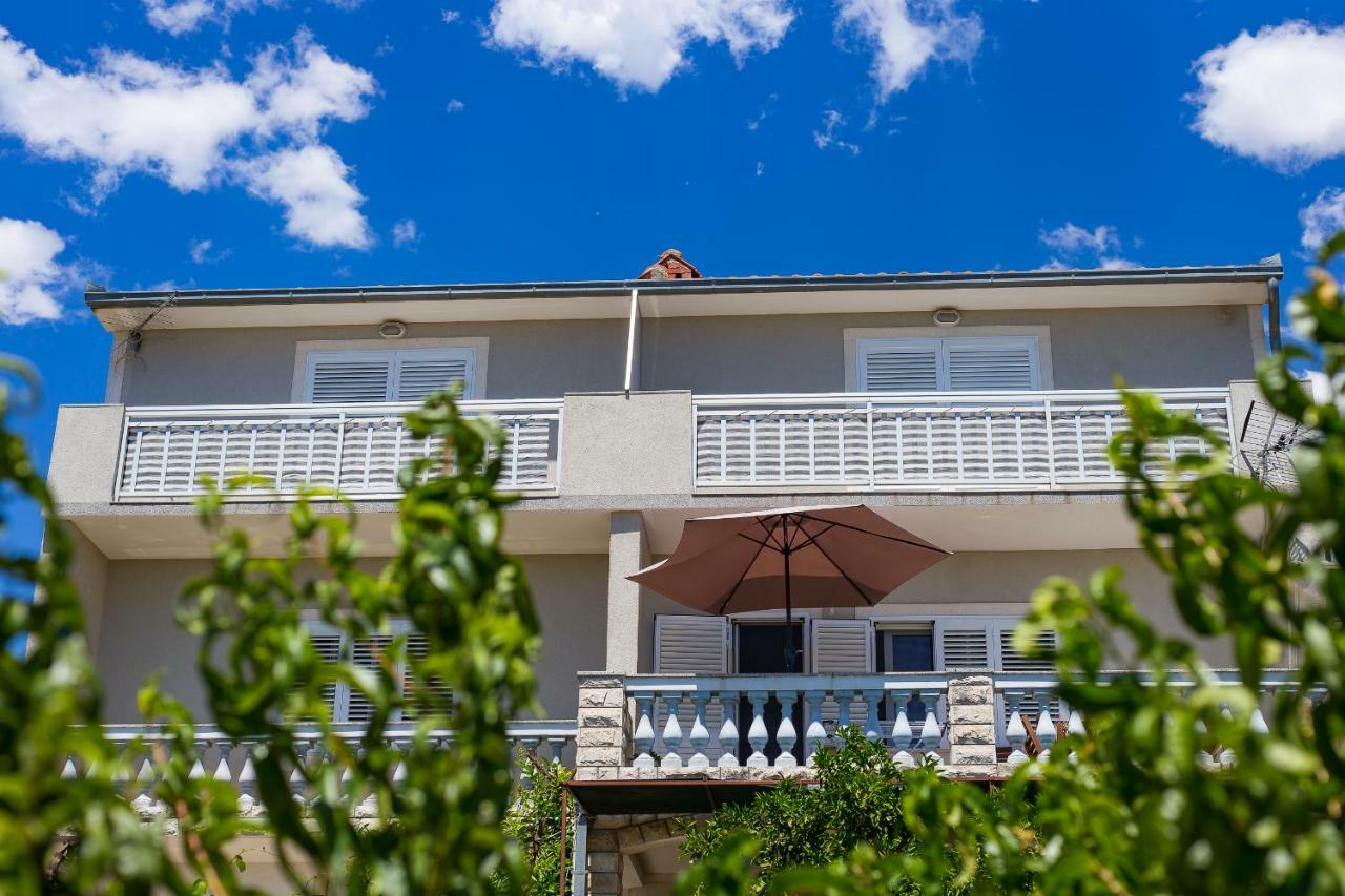 Apartments Rose โตรกีร์ ภายนอก รูปภาพ