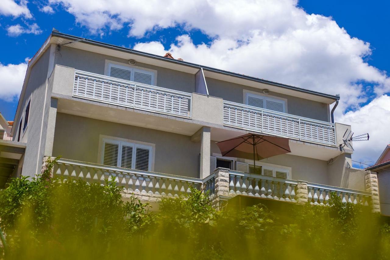 Apartments Rose โตรกีร์ ภายนอก รูปภาพ