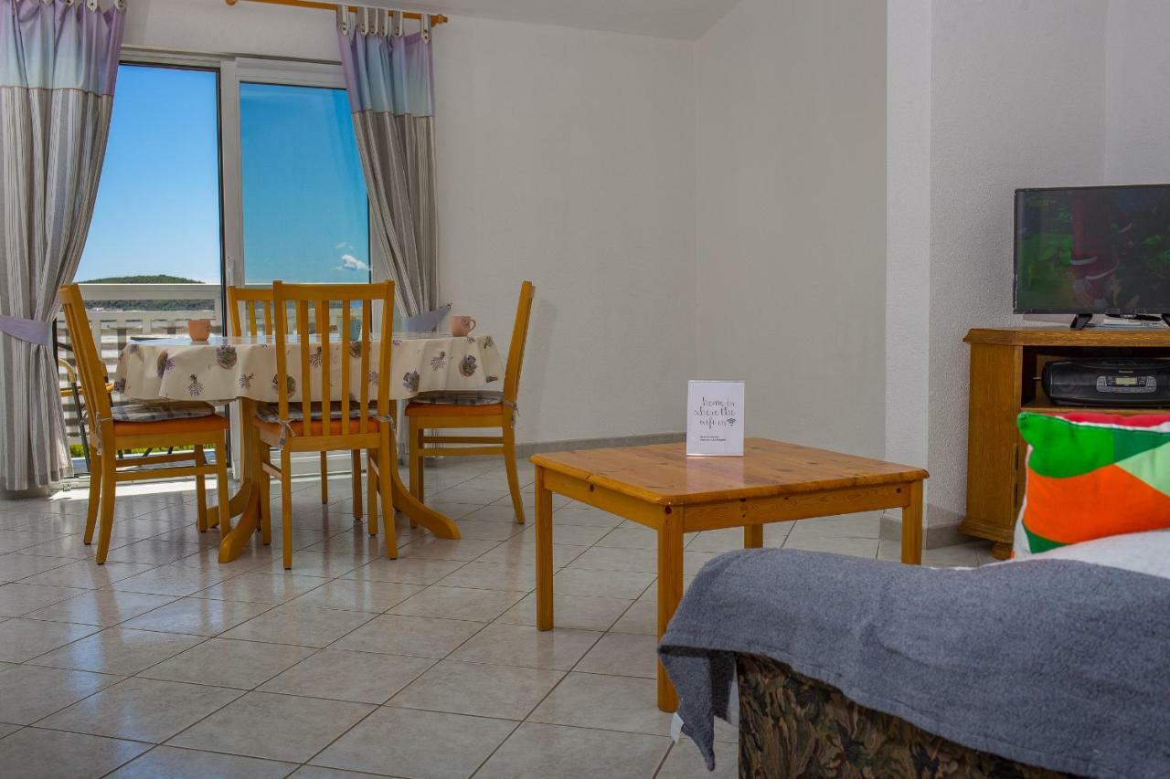 Apartments Rose โตรกีร์ ภายนอก รูปภาพ